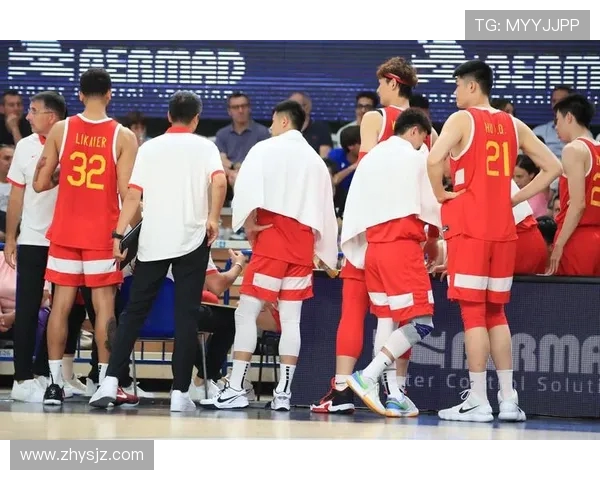 中国男篮迎战蓝队全力以赴争夺胜利展现团队精神与实力对决